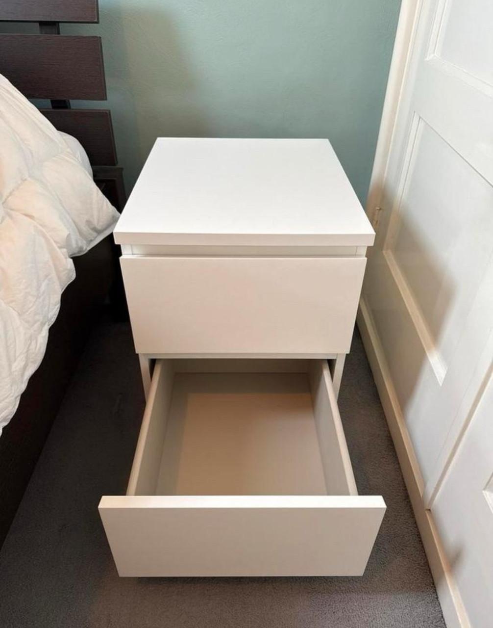 2x IKEA MALM Nachtkastjes - Zo Goed Als Nieuw