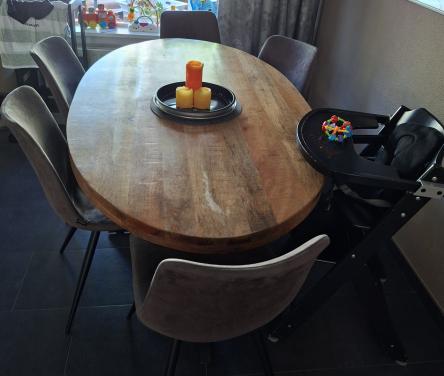 Eettafel met 6 stoelen