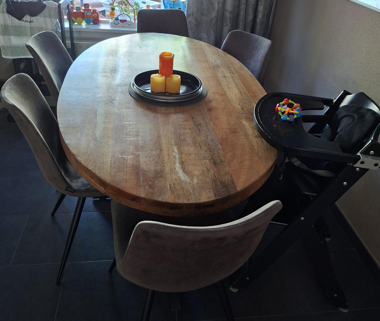 Eettafel met 6 stoelen