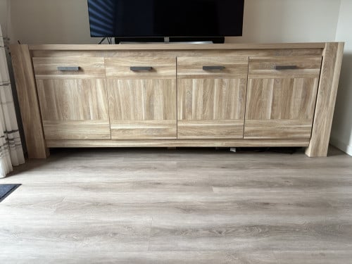 Eettafel + eetkamerstoelen, dressoir en salontafel