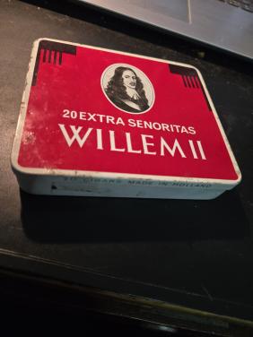 Vintage Willem II sigarenblikje voor 20 "Extra Senoritas" sigaren. Leeg