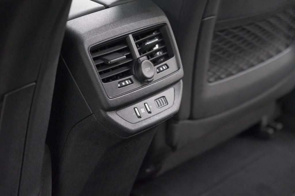 Peugeot 5008 puretech 130 eat8 active | 7 zitplaatsen | camera | navigatie 