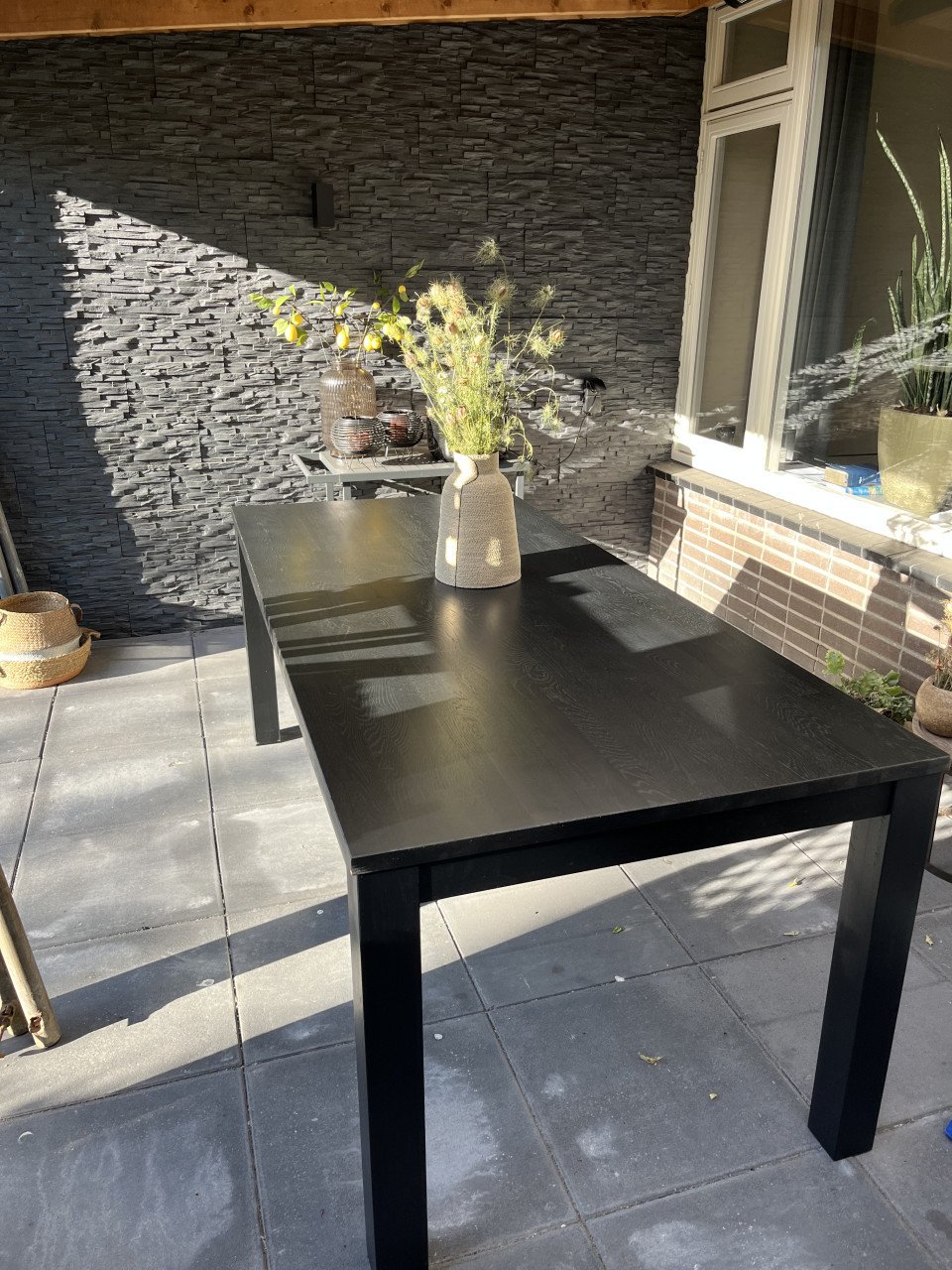 Zwarte eettafel hout