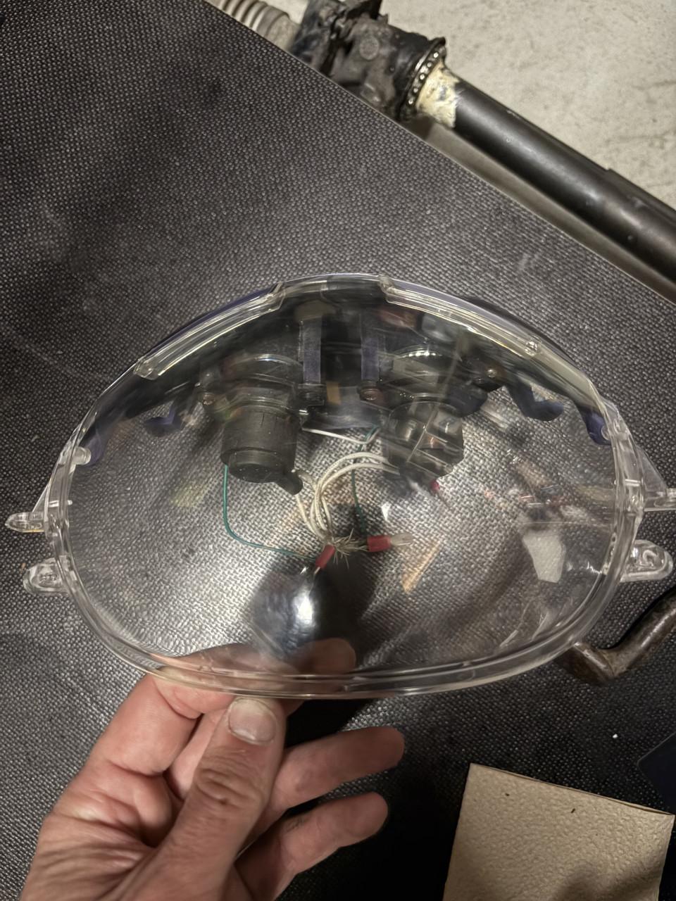 Piaggio Zip boos/blij kijker