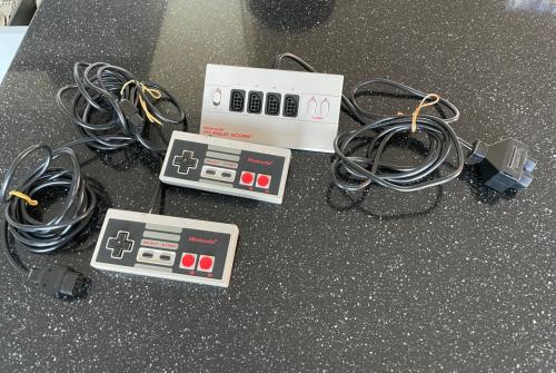 Nintendo controllers (NES)