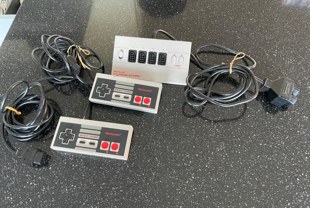 Nintendo controllers (NES)