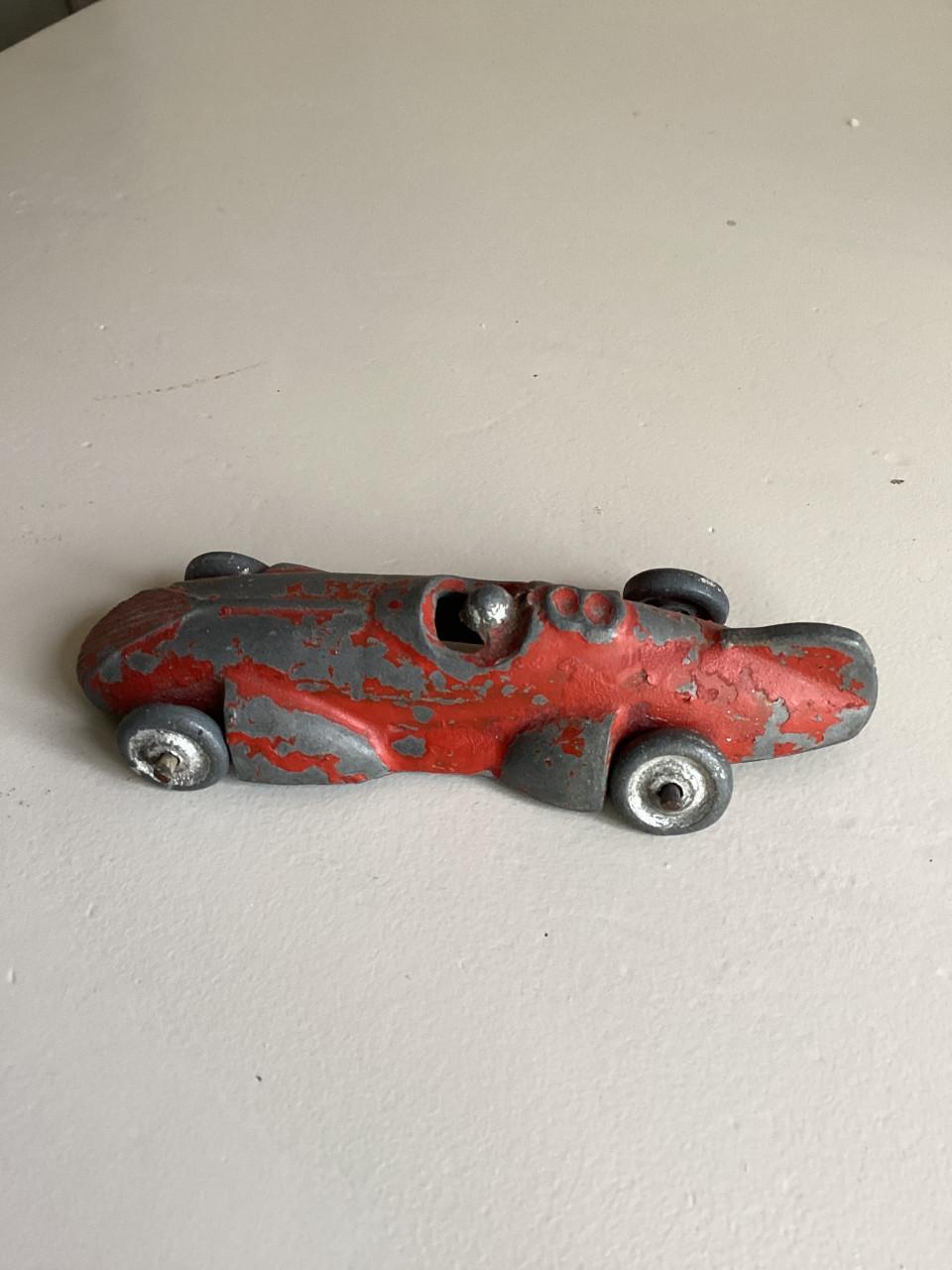 Gietijzeren autootje ruim eeuw oud