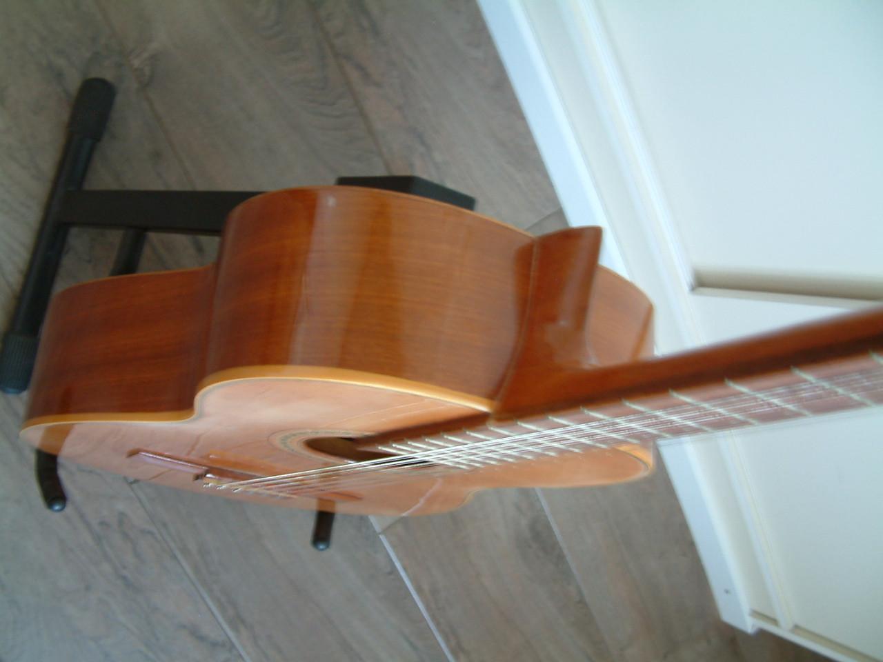 Juan salvador---  De Spaanse gitaar die bekend is  om de goede klank