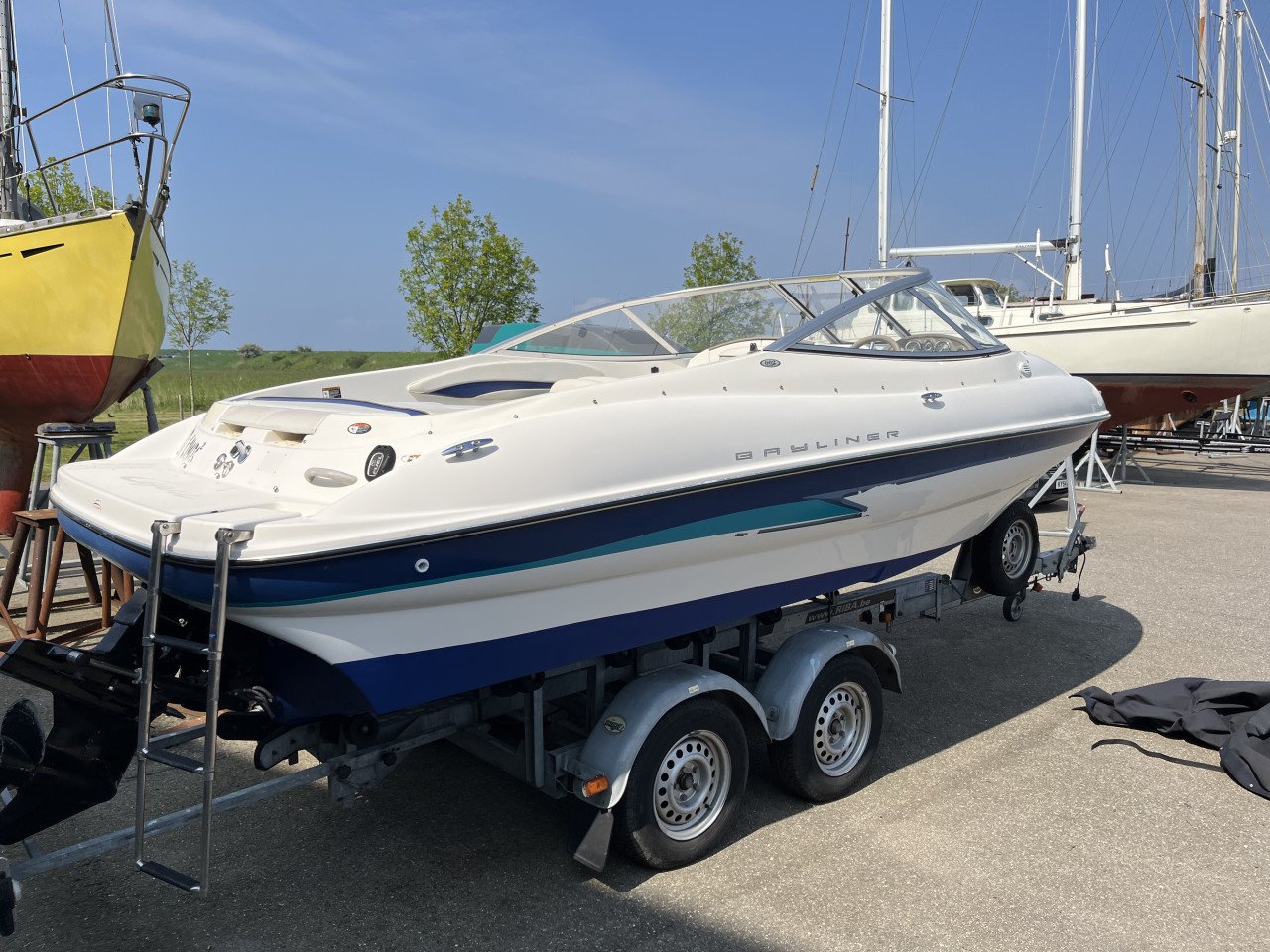 Bayliner 602 Cuddy, in perfecte staat 220 pk bj 2004, INCL Riba Trailer