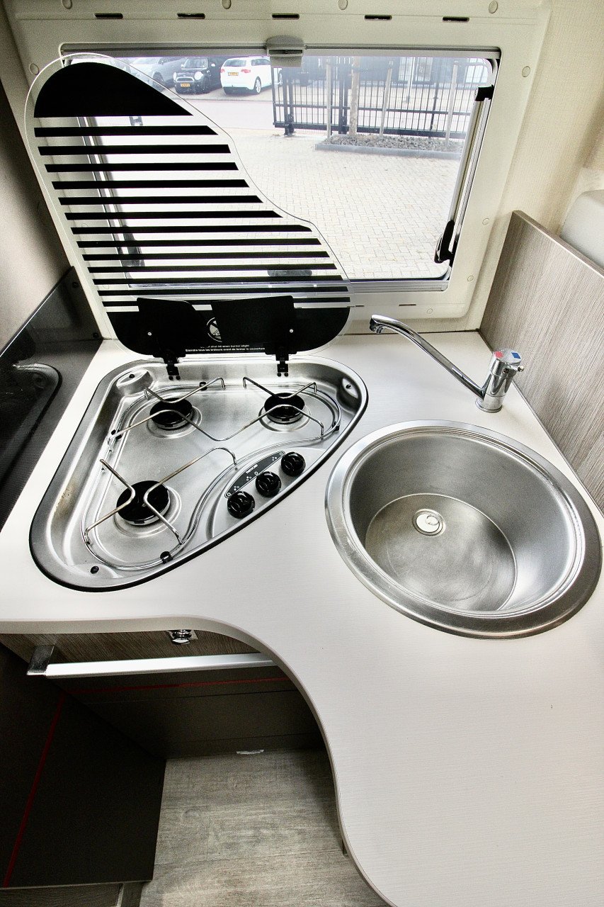 Challenger Genesis 288EB(Queensbed + Hefbed)
