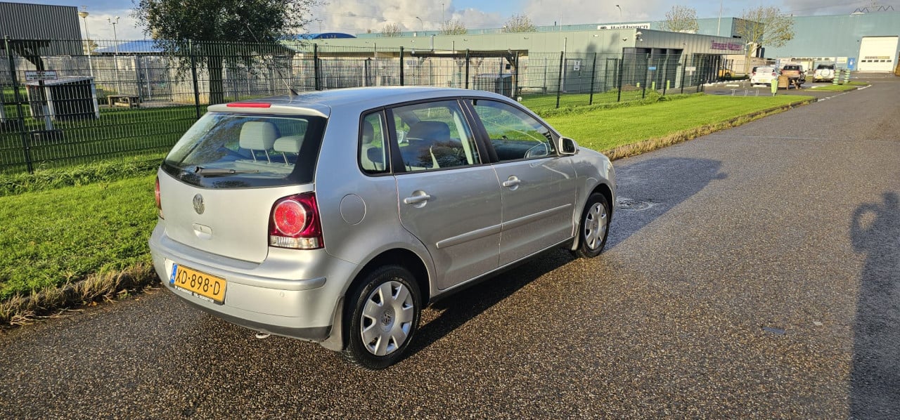 Volkswagen Polo 1.4 16v Trendline Airco 5-DRS!!