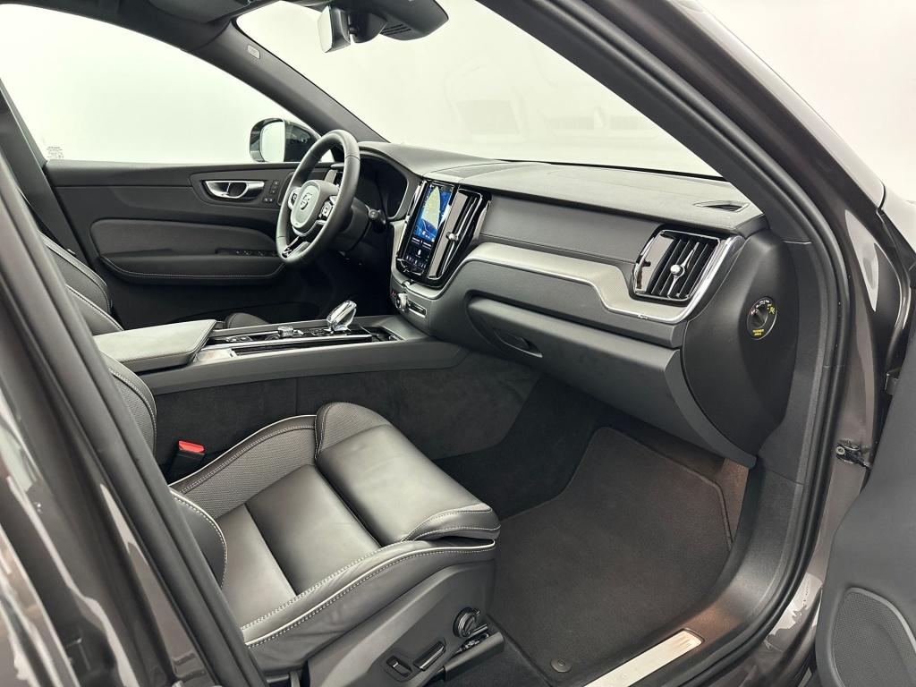 Volvo XC60 t6 398pk recharge ultra dark| pano| luchtvering| hud| 360camera