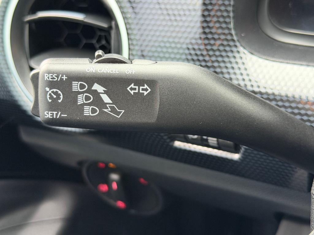 Volkswagen UP! 1.0 5-deurs | camera | cruise | airco | bluetooth | pdc | ri