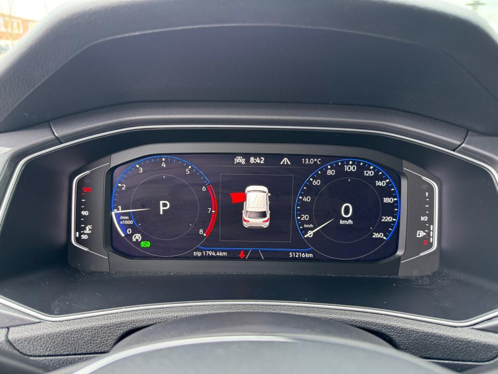 Volkswagen T-roc 1.5 tsi sport automaat ,trekhaak , apple-carplay ,