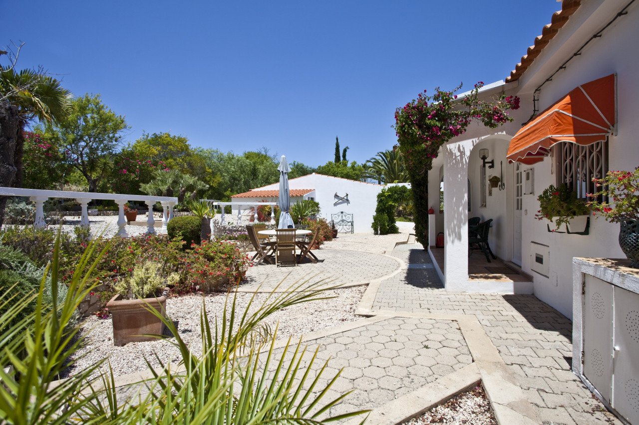 Algarve, privé villa, zwembad, dicht bij strand, 6 pers. Voor u alleen.