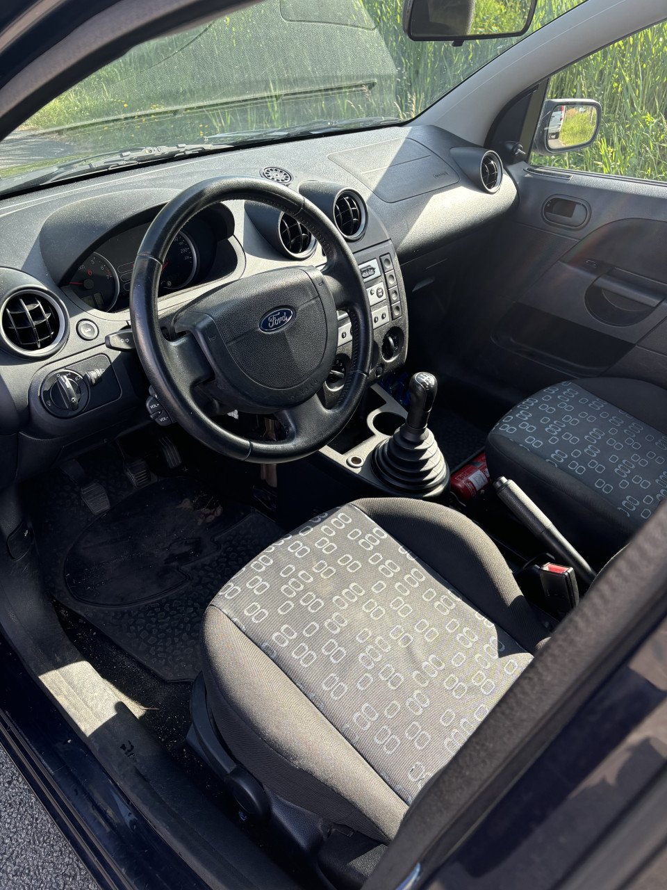 Ford fiesta met een voljaar apk!