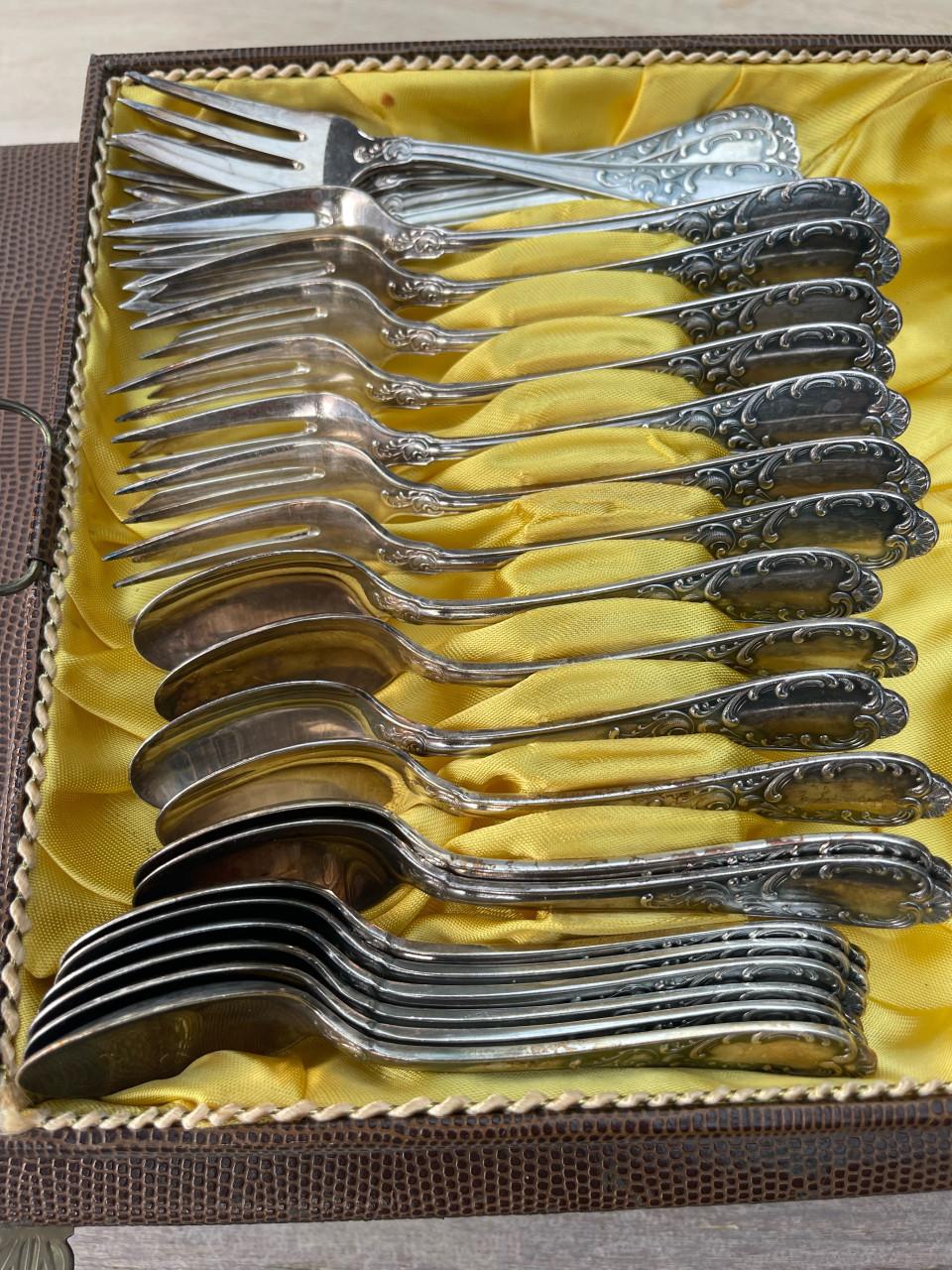 12 delig zwaar verzilverd bestek set