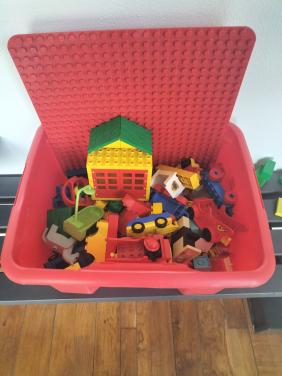Doos met Duplo-speelgoed