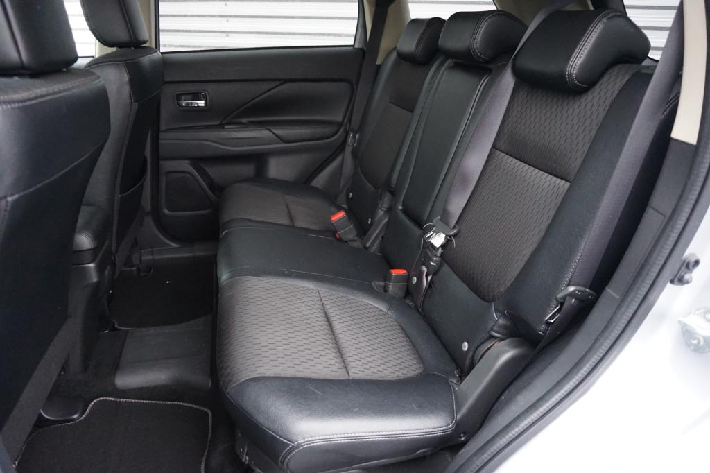 Mitsubishi Outlander 2.0 phev business edition x-line automaat - climate / 