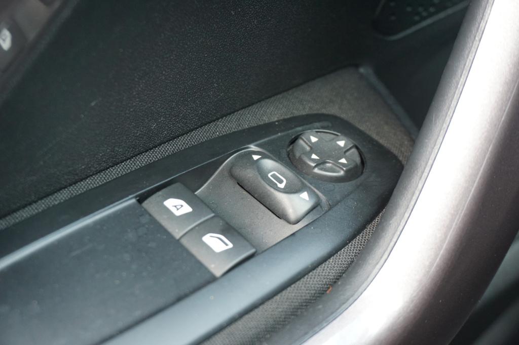 Peugeot 2008 1.2 vti active airco / navi / cruise / elektr. ramen / trekhaa
