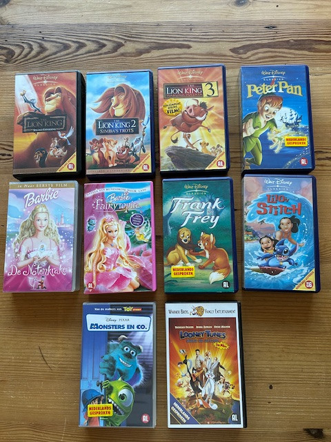 15 VHS videobanden.....o.a. van Disney