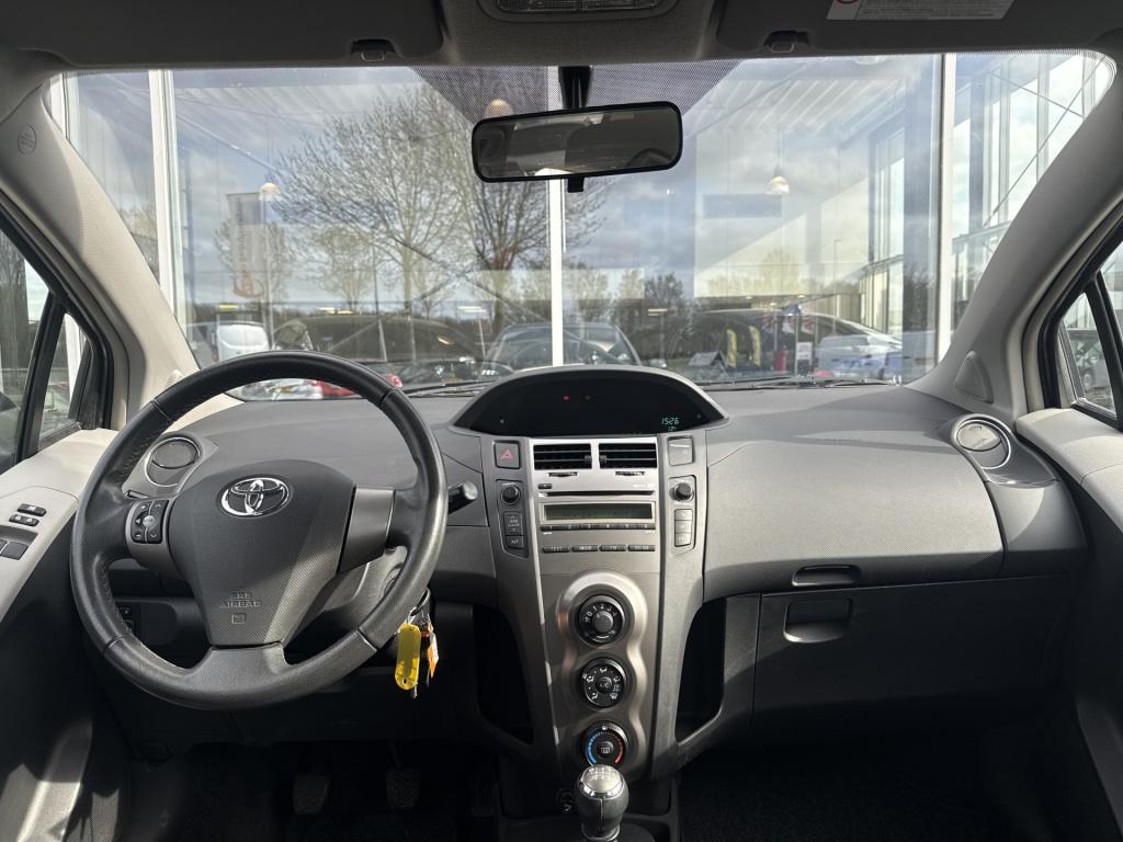 Toyota Yaris 1.3 vvti dynamic | airco | lm velgen