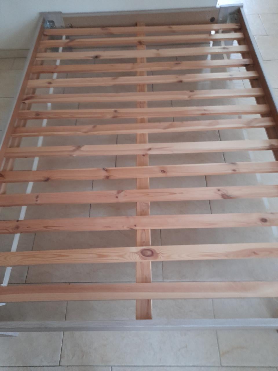 Mooi bed 140 x 200 (in goede nette staat )