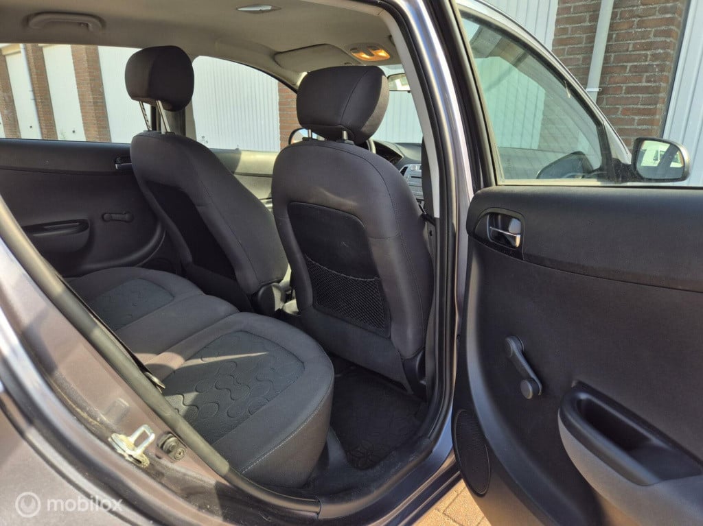 Hyundai I 20 1.2i dynamicversion / 5-deurs / dealeronderhouden/ airco / par