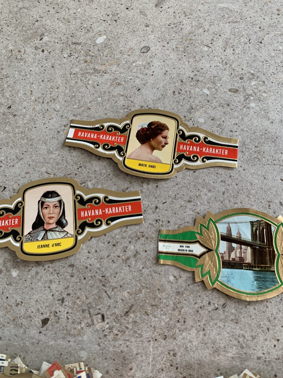 Diverse verschillende Sigarenbandjes.