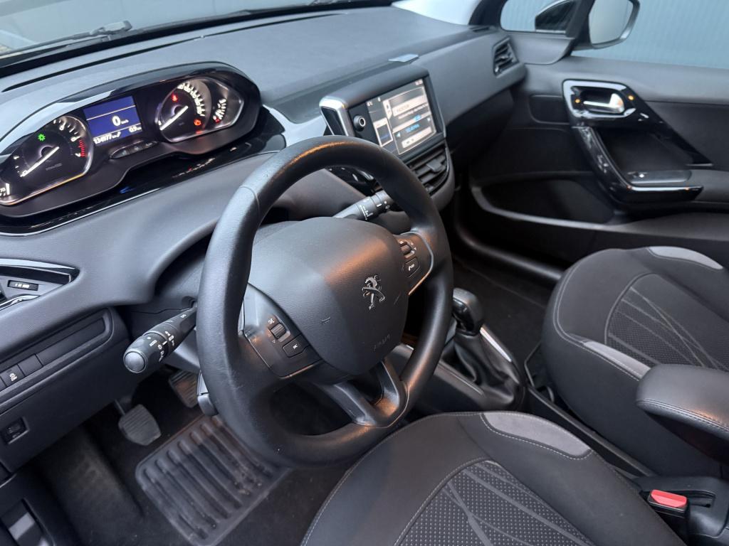 Peugeot 208 1.2 vti envy 5-drs
