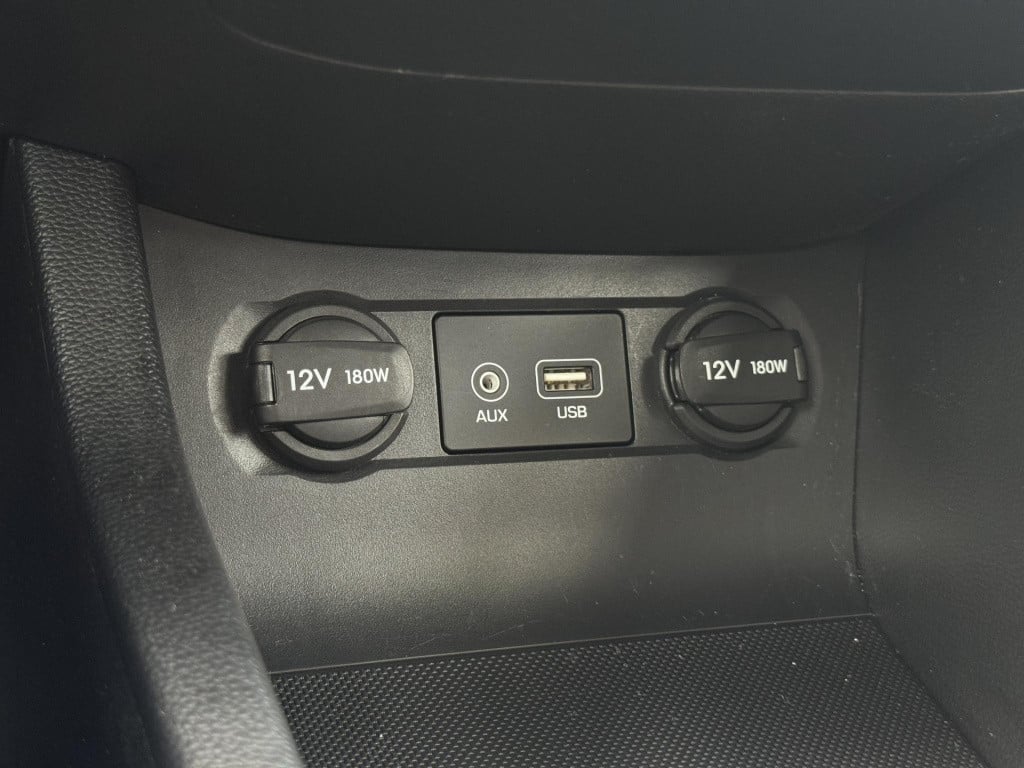 Hyundai I 20 1.2 hp i-motion premium | panoramadak | cruise & climate contr