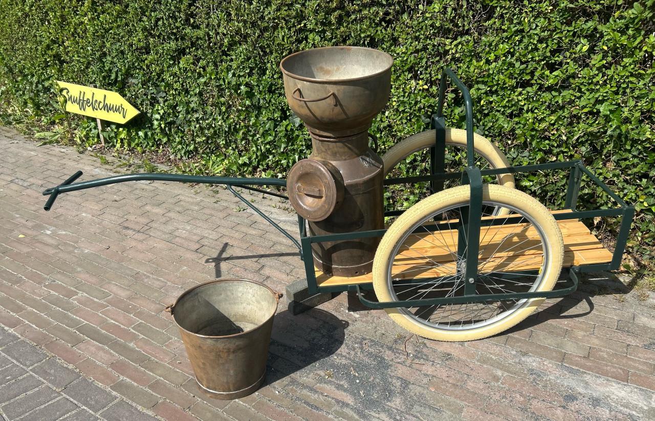 Authentieke melkkar met melkbus,melkfilter en melkemmer 🐄🥛
