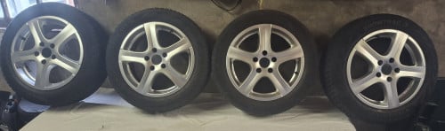 Te koop: 4 velgen met Vredestein winterbanden (205/55 R16)