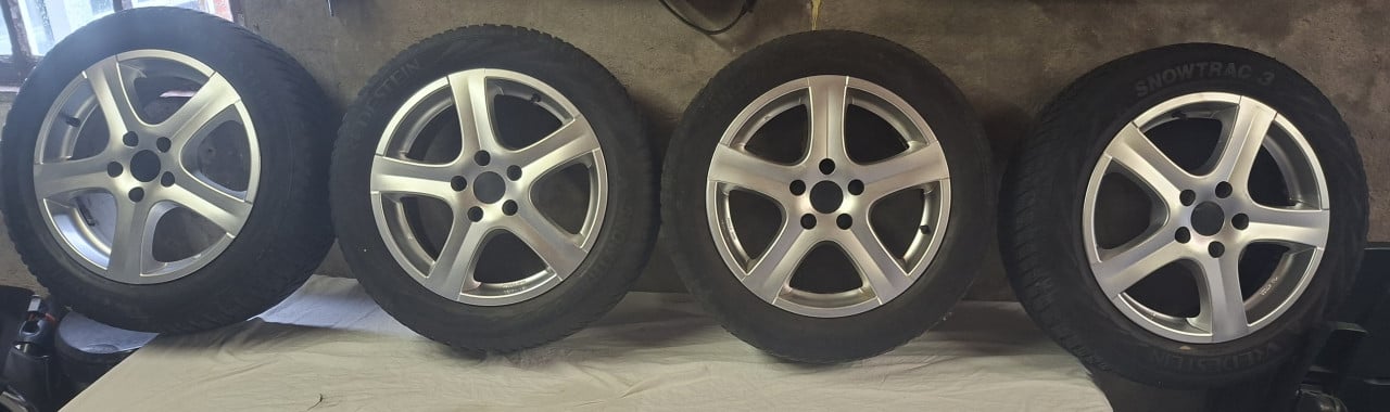 Te koop: 4 velgen met Vredestein winterbanden (205/55 R16)