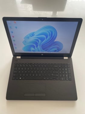HP laptop 15 inch Windows 11 SSD 8GB RAM nieuwe accu - Office pakket + muis