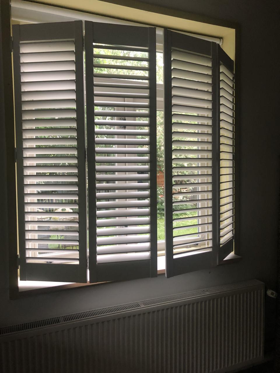 Gratis: 1 paar witte shutters