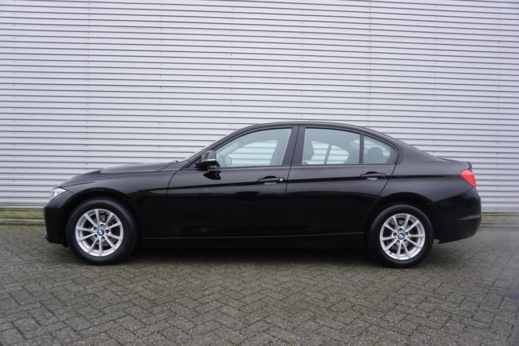 BMW 3-serie 320i automaat - airco / cruise / elektr. ramen / nap