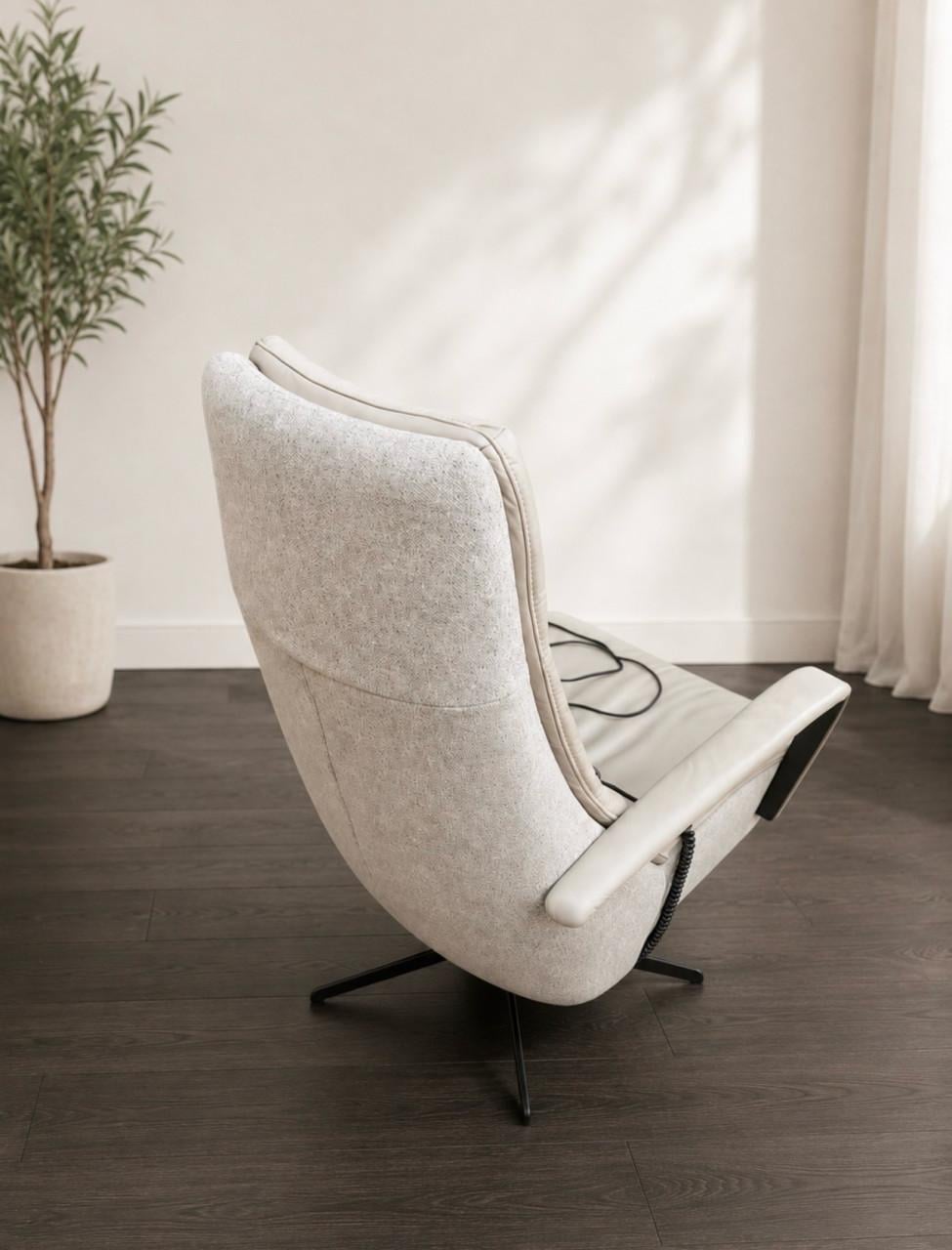 Prominent sta op fauteuil