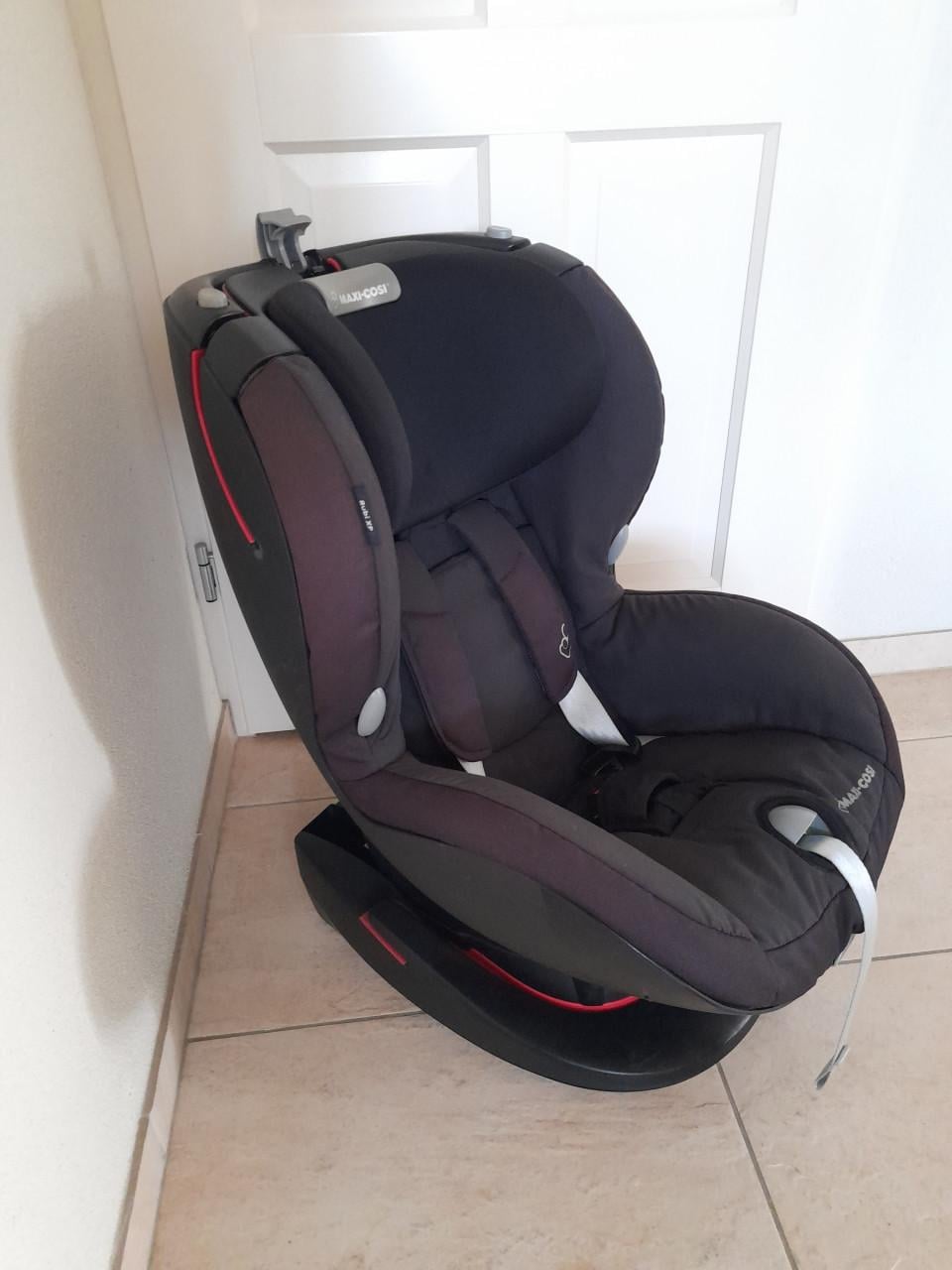 Maxi cosi autostoel 9 /18 kg (in goede schone staat )