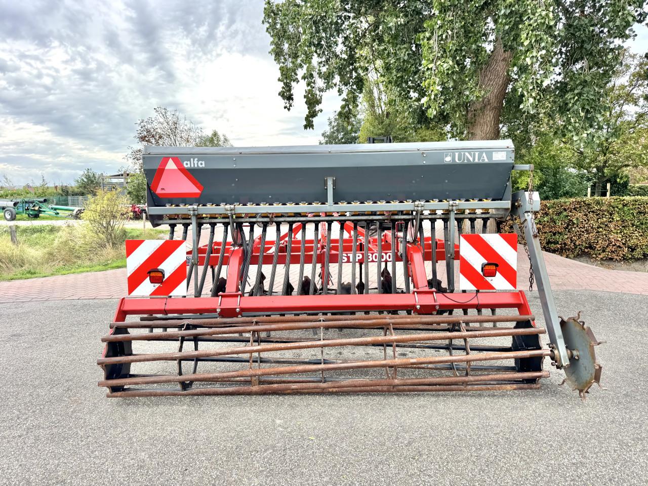 Vleugelschaar cultivator / Unia zaaimachine