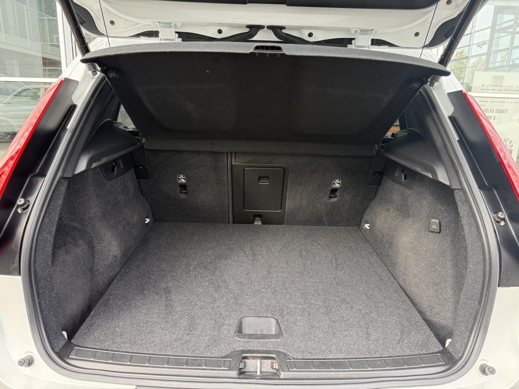 Volvo XC40 t2 129pk aut8 momentum pro| adap.cruise| camera| standkachel| st