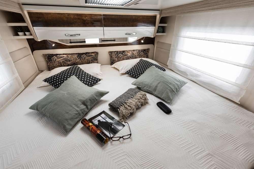 Elnagh Magnum 532 - Face-to-face - 180 pk - automaat