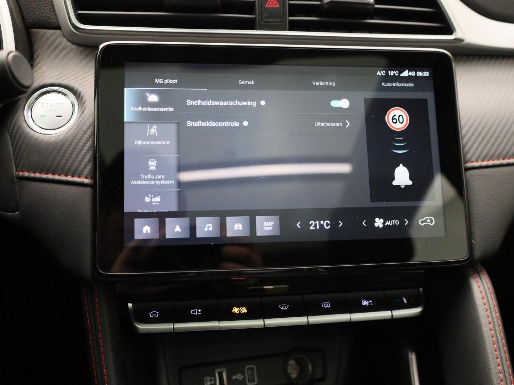 MG Zs Ev long range luxury 70 kwh 3-fase 11kw-lader | leder | panoramadak |