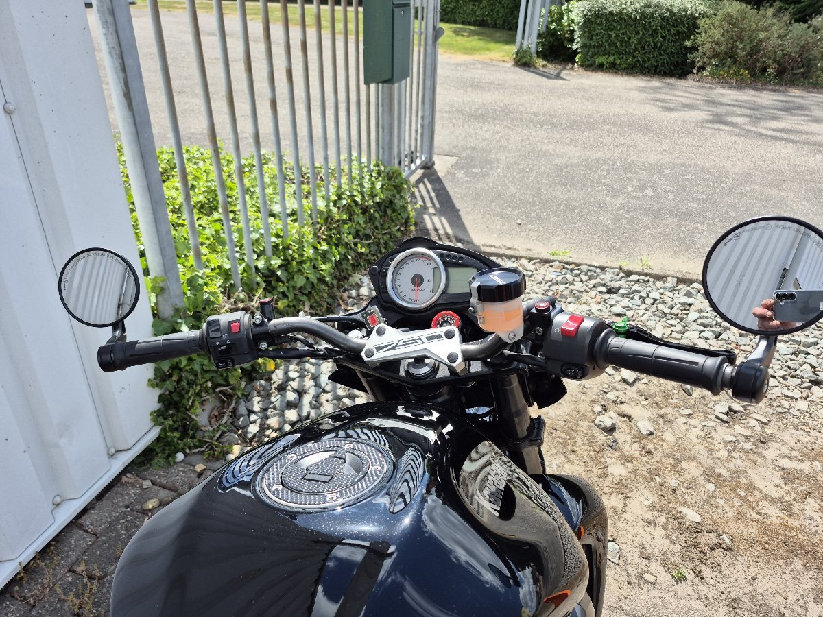 Kawasaki Z750 uit 2009 met veel extra's