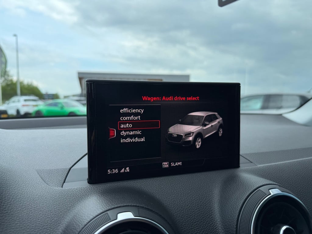 Audi Q2 35 tfsi s edition * panoramadak * camera * keyless
