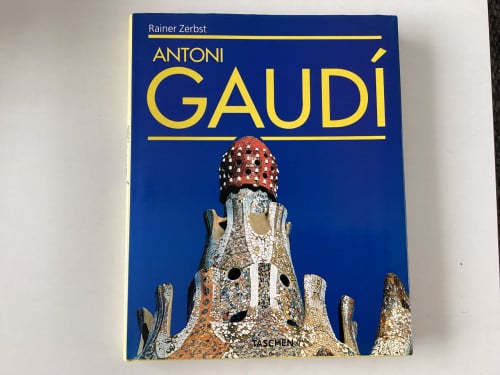 Antoni Gaudi.     Harde kaft.  Zeer nette staat.     Reiner Zerbst.