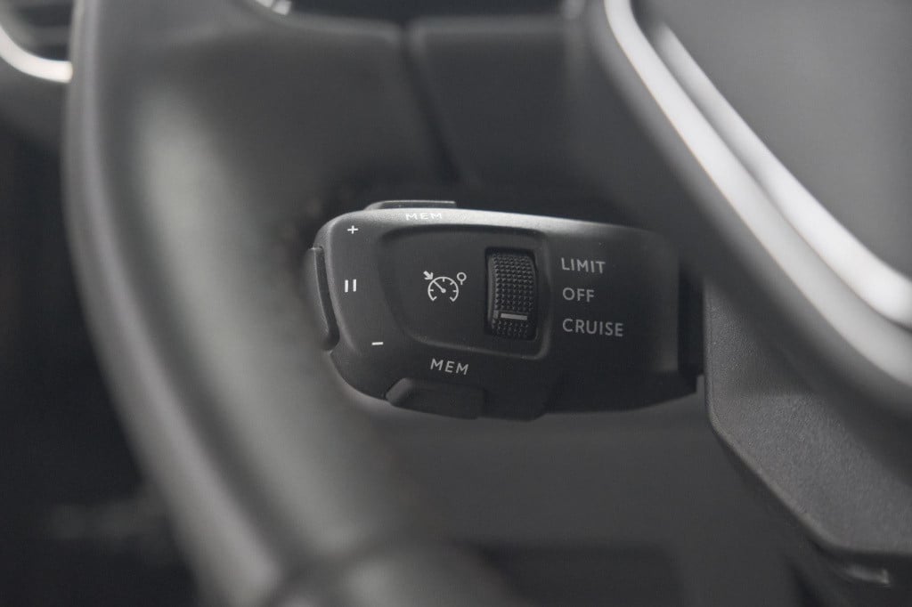 Peugeot 5008 puretech 130 eat8 active pack | 7 zitplaatsen | camera | navig