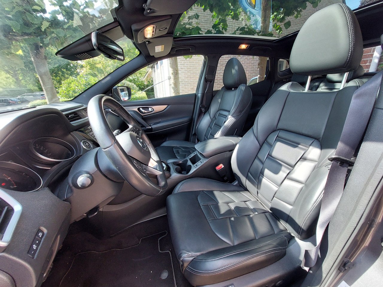 Nissan Qashqai DIG-T 115 Tekna+ Automaat, grijs, leren bekleding, 60.000 km
