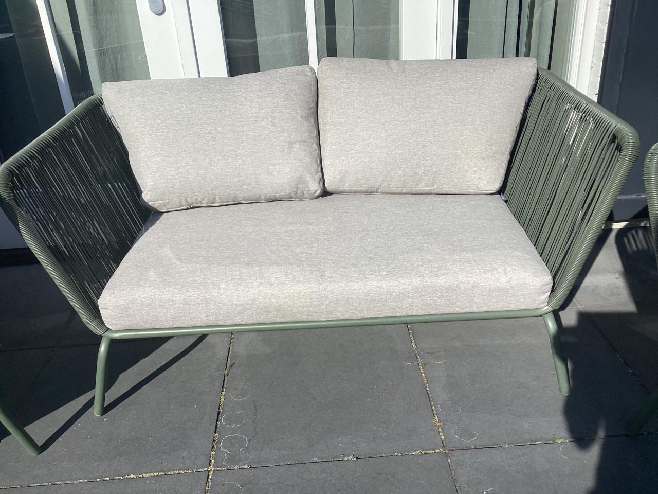 Tuinset met kussens + tafeltje