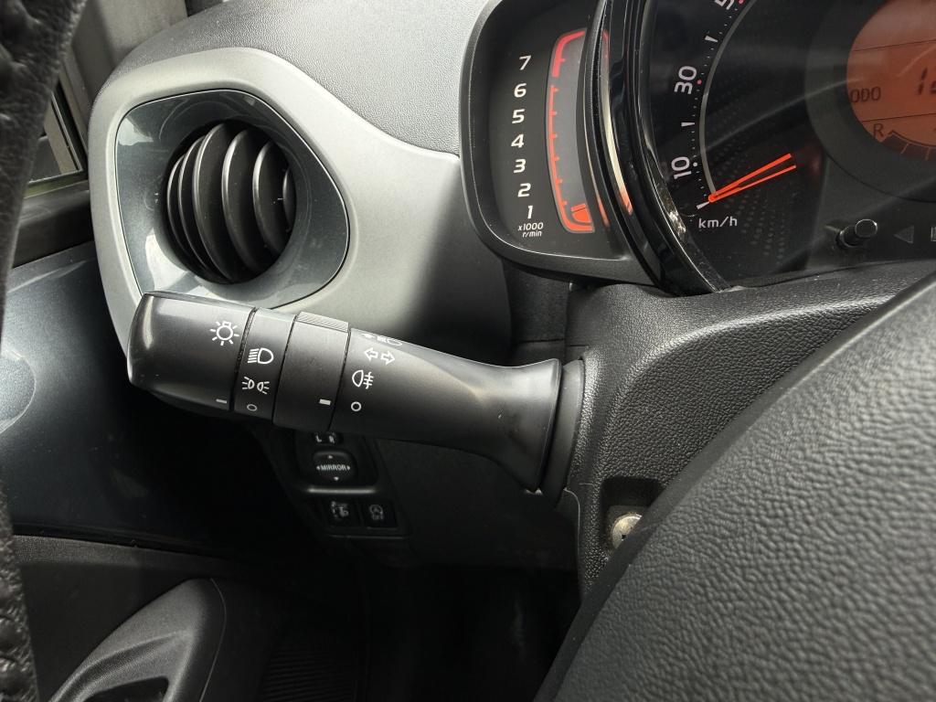 Toyota Aygo 1.0 vvt-i x-play - carplay - android auto -